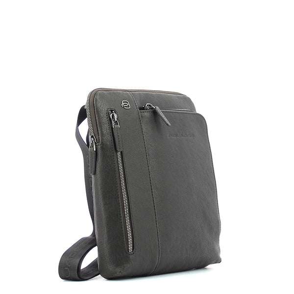 Piquadro - leather organised crossbody black square - ca1816b | Italystation.com - Shop Now at italystation.com