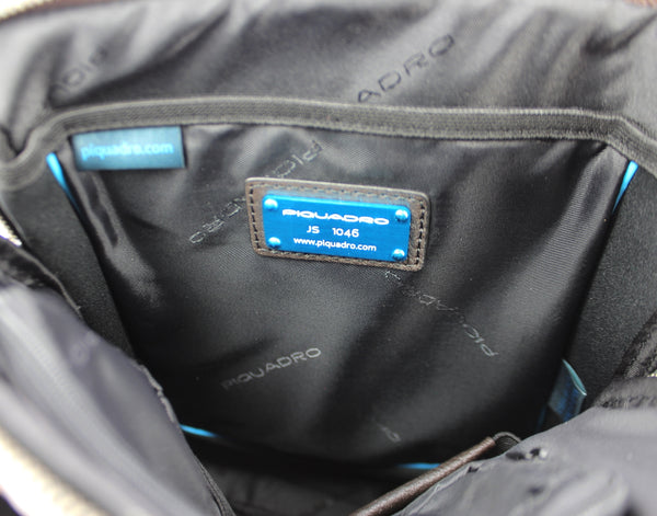 Piquadro - leather organised crossbody black square - ca1816b | Italystation.com - Shop Now at italystation.com