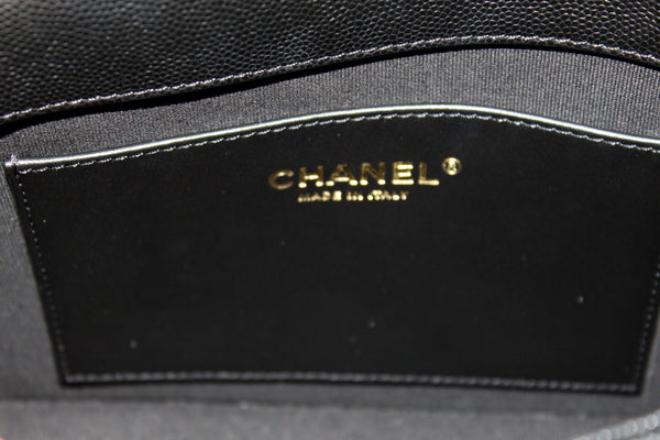 Chanel Black Quilted Caviar Leather Camellia Chain | Italystation.com - Now at italystation.com