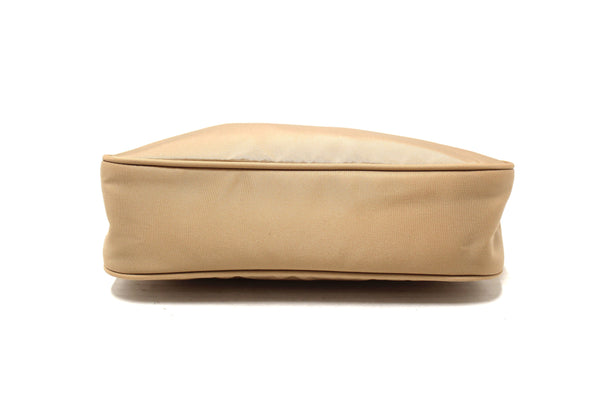 Prada Desert Beige Re-Nylon Re-Edition 2000 Mini Sh | Italystation.com - Now at italystation.com