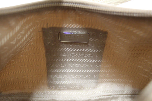 Prada Desert Beige Re-Nylon Re-Edition 2000 Mini Sh | Italystation.com - Now at italystation.com