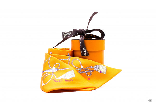 HERMES Hermes H063871S Les Cles A Pois  Ac/abricot/gris / 06 Silk Twil | Italystation.com - Shop Now at italystation.com