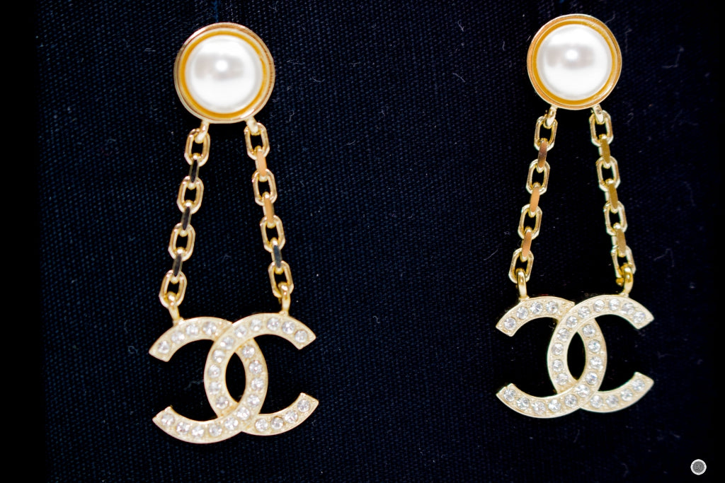 Meget rart godt computer i morgen Chanel Pearl With CC Logo Gold Metal Earrings – Italy Station
