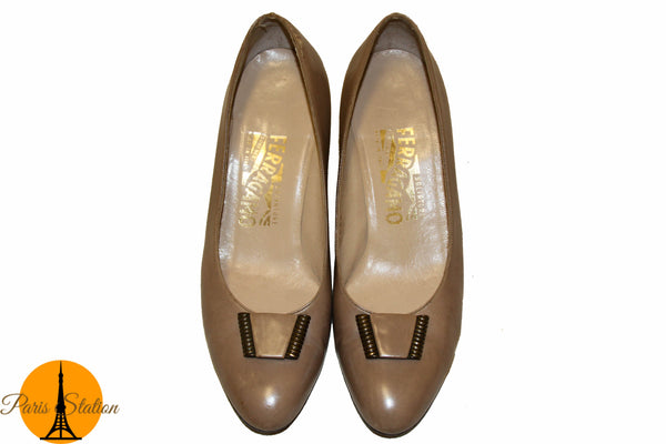 Salvatore Ferragamo Taupe Leather Pumps Size 6.5C