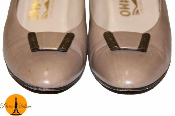 Salvatore Ferragamo Taupe Leather Pumps Size 6.5C