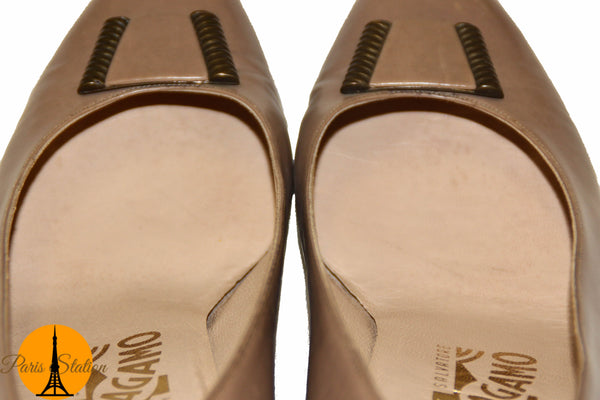 Salvatore Ferragamo Taupe Leather Pumps Size 6.5C