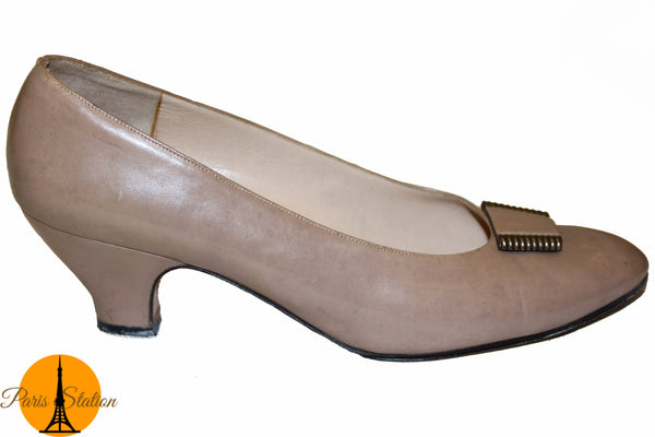 Salvatore Ferragamo Taupe Leather Pumps Size 6.5C