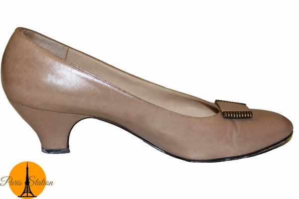 Salvatore Ferragamo Taupe Leather Pumps Size 6.5C