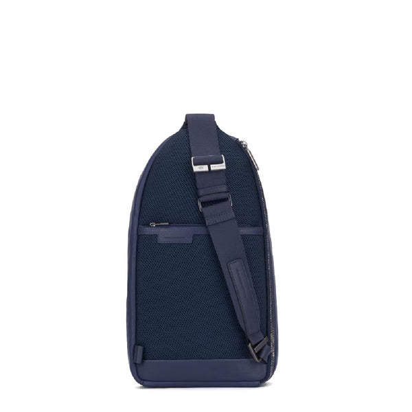 Piquadro - Monospalla Porta iPad® Ronnie CA5880W116 BLU | Italystation.com Shop Now at italystation.com