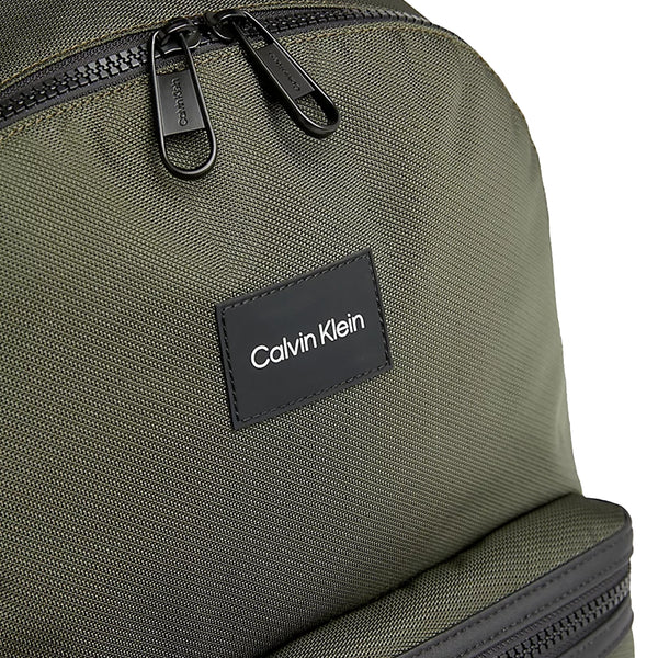 Calvin Klein - Zaino Porta PC CK Essential Campus 深橄欖色 - K50K511615 - 深色/橄欖色