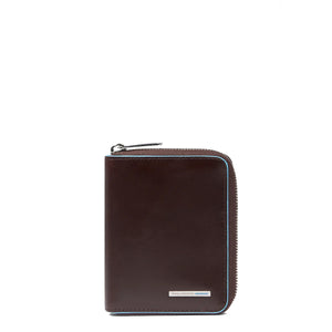 Piquadro - Portafoglio Piccolo Blue Square Zip Around Mogano | Italystation.com Shop Now at italystation.com