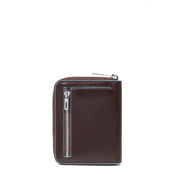 Piquadro - Portafoglio Piccolo Blue Square Zip Around Mogano | Italystation.com Shop Now at italystation.com