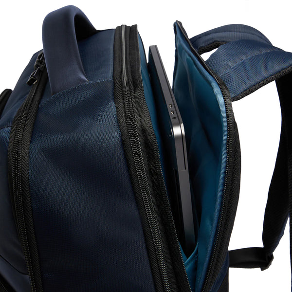 Piquadro - Zaino da viaggio Porta PC Wollem 17" Esp. Nero C | Italystation.com Shop Now at italystation.com