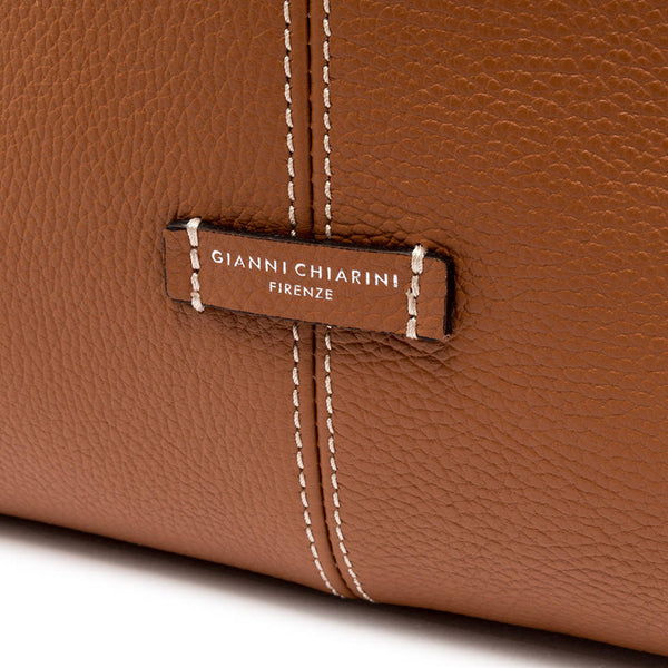 Gianni Chiarini - Borsa a spalla Norma Maxi Caramello | Italystation.com Shop Now at italystation.com