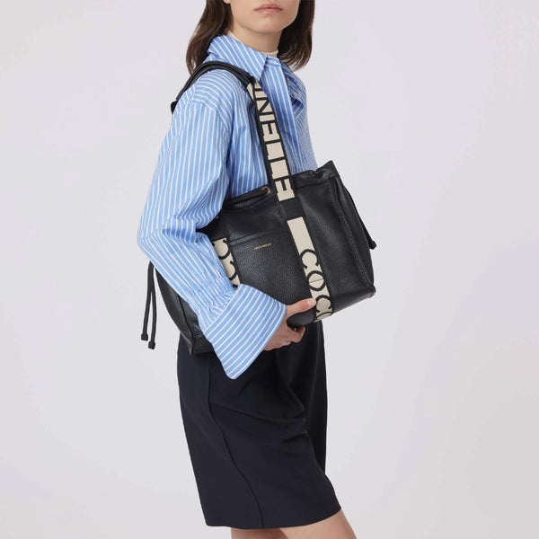 Coccinelle - Shopper Coccinelle2Day Signature Medium Noir | Italystation.com Shop Now at italystation.com