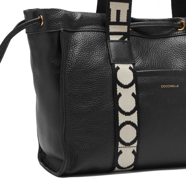 Coccinelle - Shopper Coccinelle2Day Signature Medium Noir | Italystation.com Shop Now at italystation.com