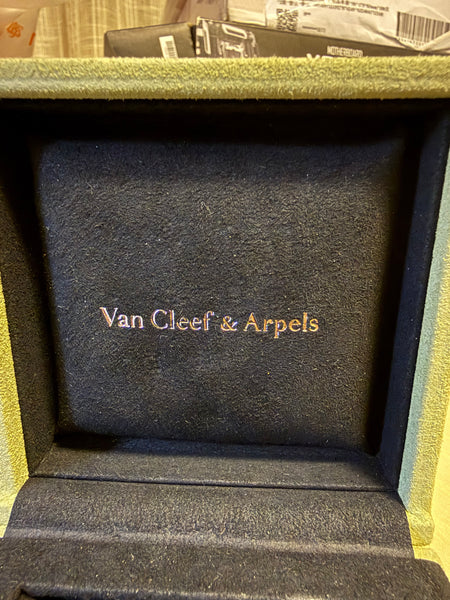 VCA Van cleef & Arpels Magic Alhambra VCARO49N00  long necklace, 1 motif 18K yellow gold, Carnelian
