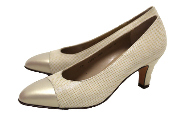 NEW Salvatore Ferragamo Light Grey Pebble Suede Pumps Size 5.5B