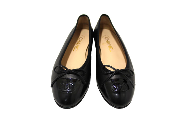 Chanel Black Lambskin & Patent Calfskin Ballet Flat | Italystation.com - Now at italystation.com