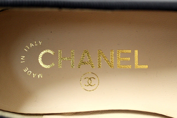 Chanel Black Lambskin & Patent Calfskin Ballet Flat | Italystation.com - Now at italystation.com