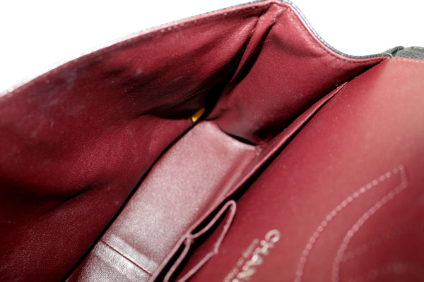 Chanel 黑色絎縫魚子醬皮革經典巨型雙蓋包