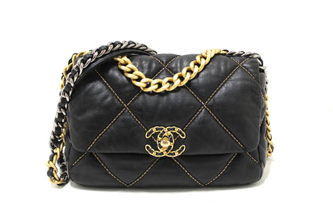 CHANEL Limited Edition Chanel 19 Medium Black Quilted Lambskin Leather | Italystation.com - Shop Now at italystation.com