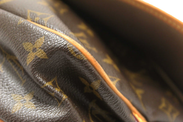 Louis Vuitton Classic Monogram Canvas Saumur 30 Messenger Bag