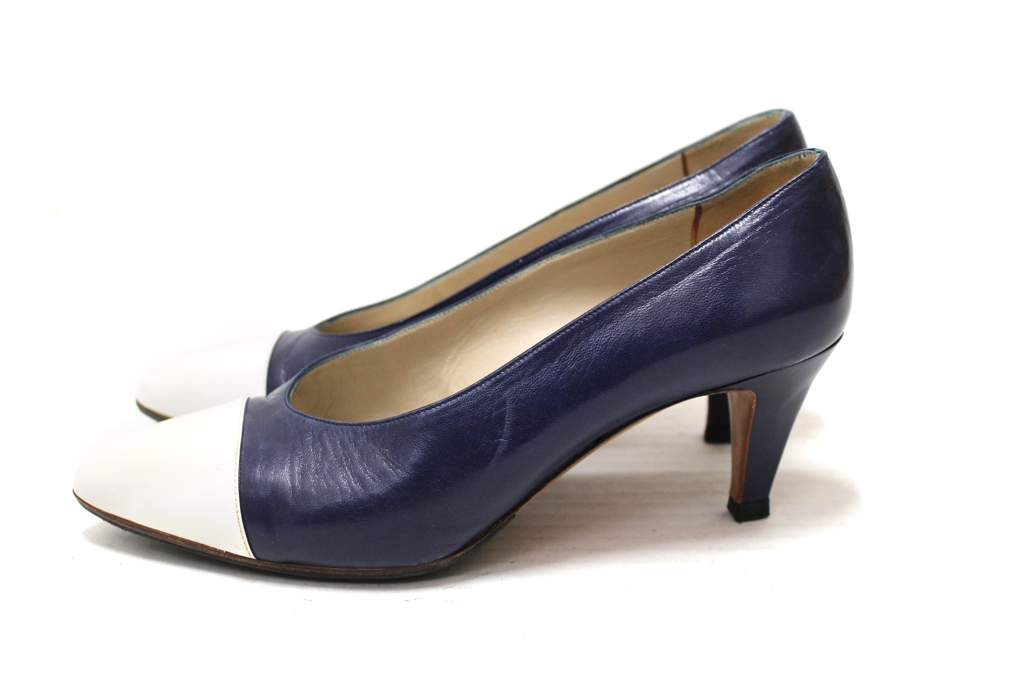 Chanel Navy and White Leather Pointed Heel size 35.5