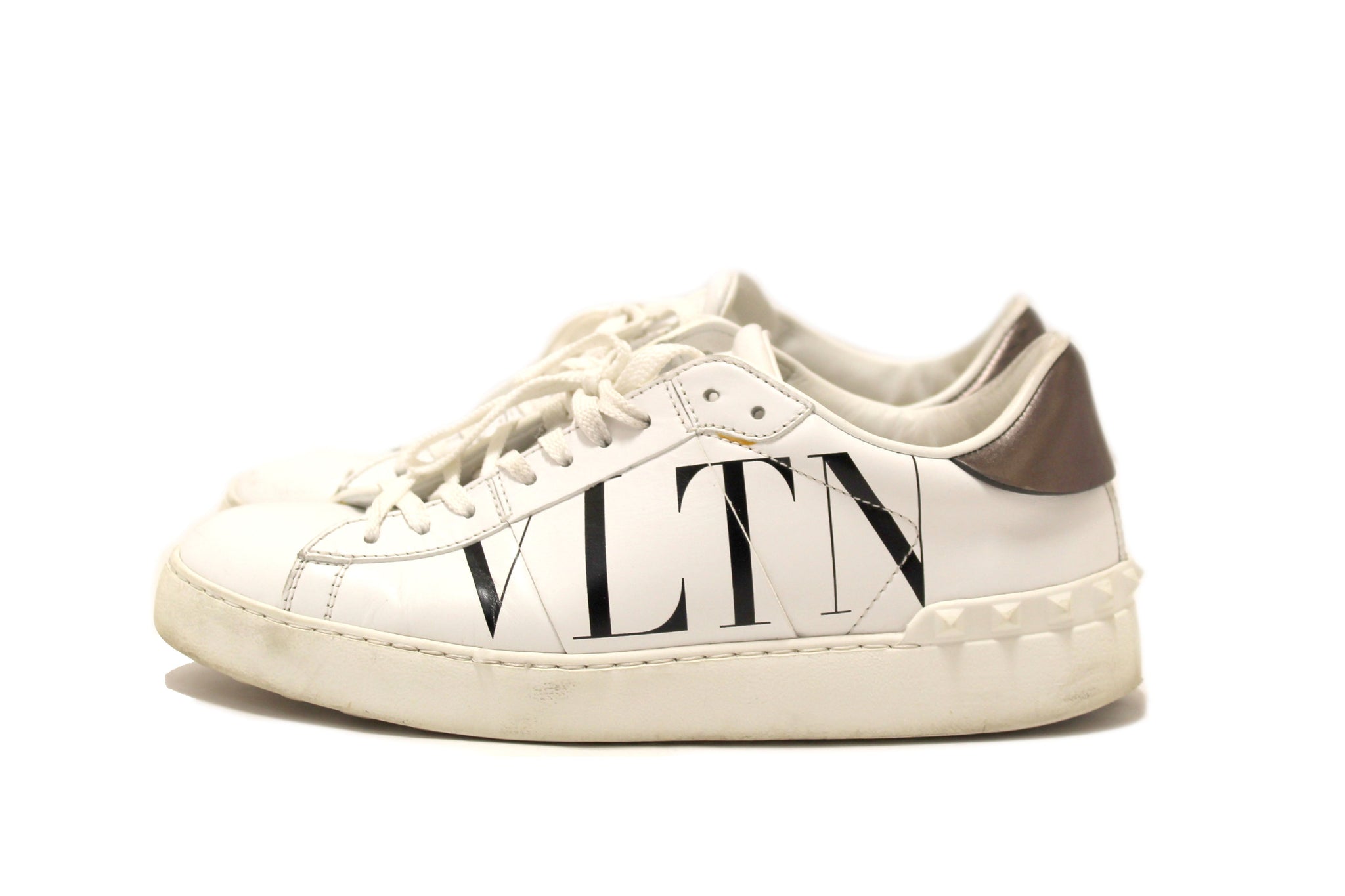Valentino Garavani White Leather Rockstud Sneaker Size 39.5 | Italystation.com - Shop Now at italystation.com