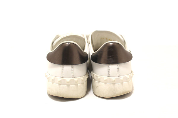 Valentino Garavani White Leather Rockstud Sneaker Size 39.5 | Italystation.com - Shop Now at italystation.com