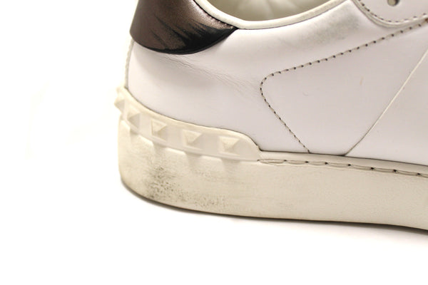Valentino Garavani White Leather Rockstud Sneaker Size 39.5 | Italystation.com - Shop Now at italystation.com