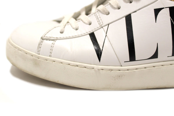Valentino Garavani White Leather Rockstud Sneaker Size 39.5 | Italystation.com - Shop Now at italystation.com