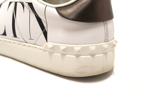 Valentino Garavani White Leather Rockstud Sneaker Size 39.5 | Italystation.com - Shop Now at italystation.com