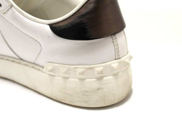 Valentino Garavani White Leather Rockstud Sneaker Size 39.5 | Italystation.com - Shop Now at italystation.com