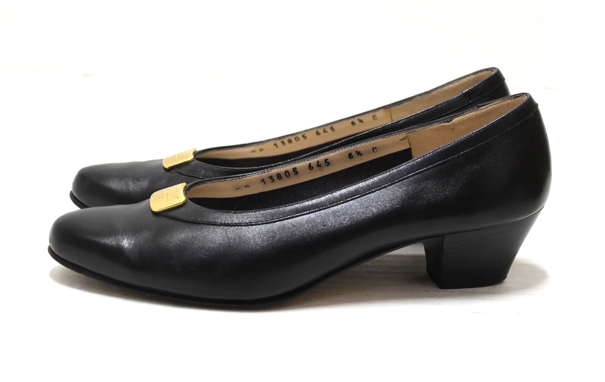 Authentic Salvatore Ferragamo Calfskin Black Leather Pumps Size 6.5C