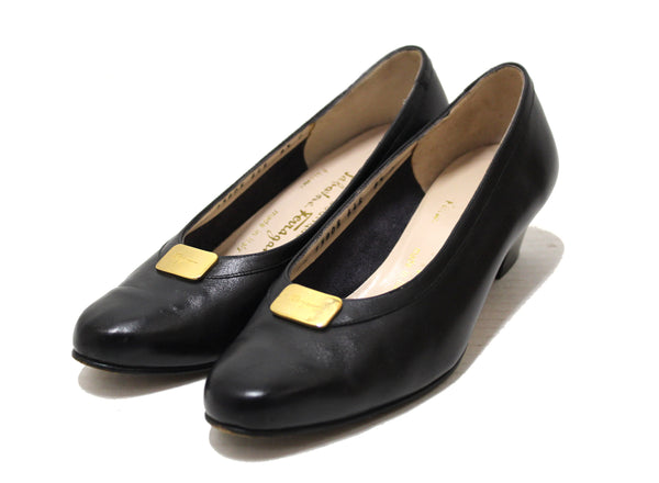 Authentic Salvatore Ferragamo Calfskin Black Leather Pumps Size 6.5C