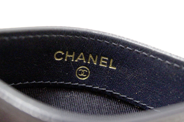 Chanel 海軍藍絎縫魚子醬皮革卡包