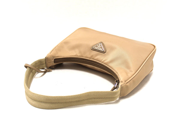 Prada Desert Beige Re-Nylon Re-Edition 2000 Mini Sh | Italystation.com - Now at italystation.com