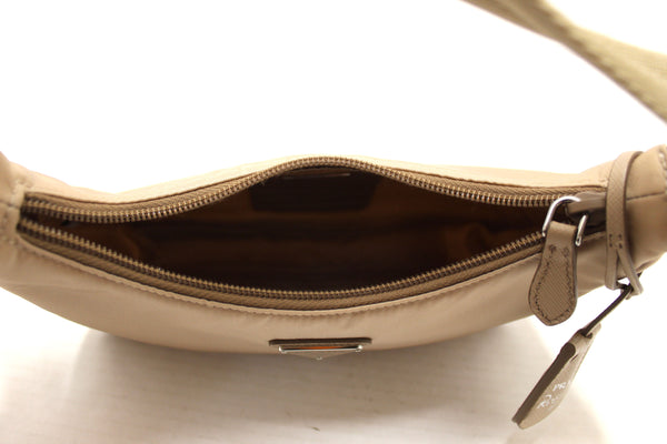 Prada Desert Beige Re-Nylon Re-Edition 2000 Mini Sh | Italystation.com - Now at italystation.com