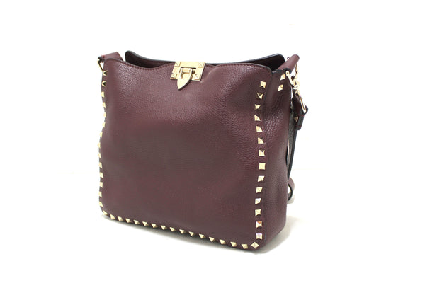 valentino garavani burgandy pebbled leather rockstud flip-lock messenger bag | Shop Now at Italystation.com