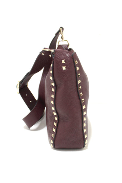 valentino garavani burgandy pebbled leather rockstud flip-lock messenger bag | Shop Now at Italystation.com