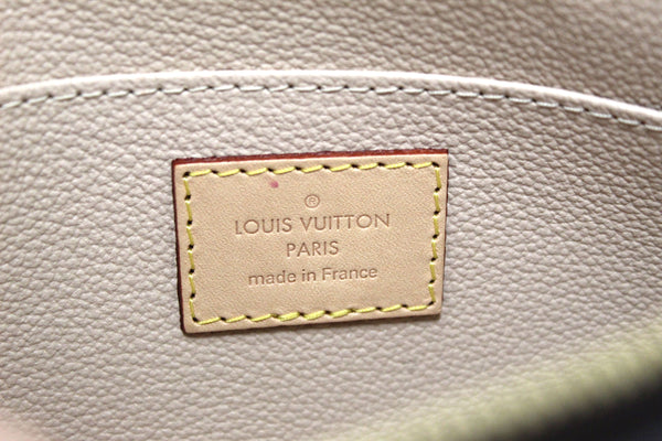 Louis Vuitton Classic Monogram Canvas Cosmetic Pouc | Italystation.com - Now at italystation.com