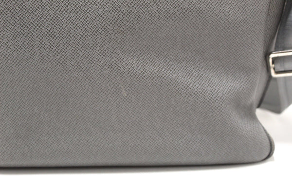 Louis Vuitton Grey Taiga Leather Roman PM Messenger Bag