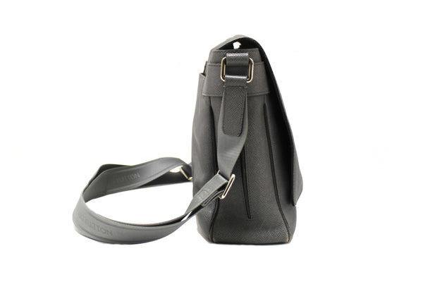 Louis Vuitton Grey Taiga Leather Roman PM Messenger Bag