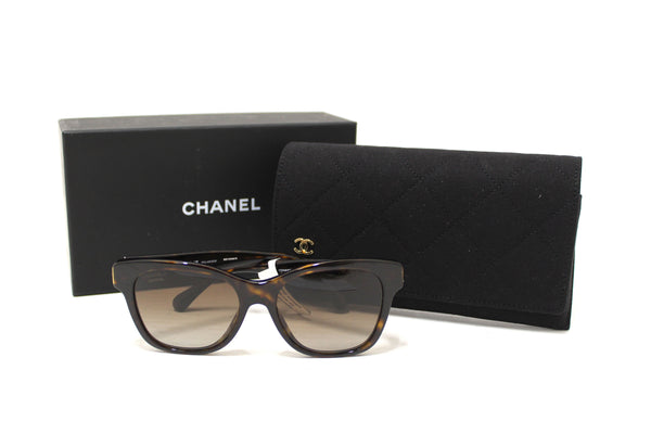 NEW Chanel Tortoiseshell Polarized Pearl CC Square | Italystation.com - Now at italystation.com