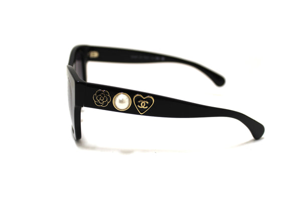 Chanel Black Polarized Charms Pearl Square Sunglass | Italystation.com - Now at italystation.com