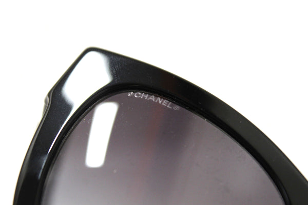 Chanel Black Polarized Charms Pearl Square Sunglass | Italystation.com - Now at italystation.com