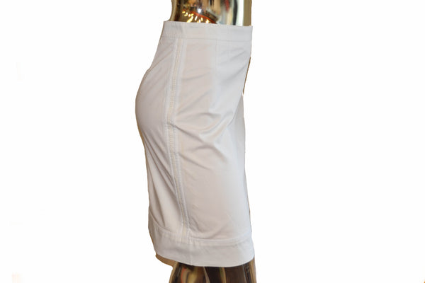 新的路易威登婦女白裙子的尺寸36