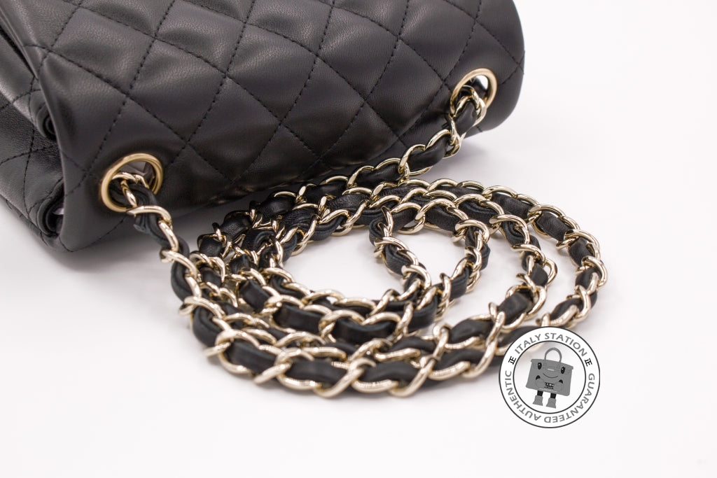 Shop CHANEL MATELASSE 2020 SS Mini Flap Bag (A35200 Y04059 94305) by  sunnyfunny