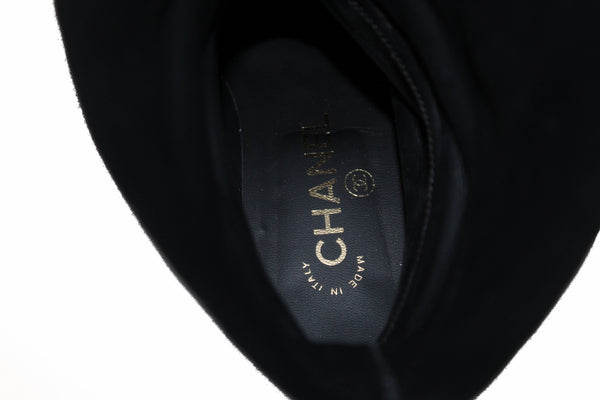 香奈兒黑色漆皮CC徽標鏈高靴子尺寸36C